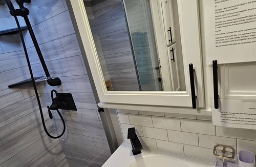 Southland Oaks House | 20 Min to Downtown Austin and COTA. New RV w/outdoor amenities seperate pricing