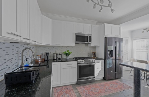 Little Ferry Apartment | 20 min to NYC/Newly Renovated/Private Driveway