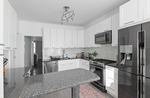 Little Ferry Apartment | 20 min to NYC/Newly Renovated/Private Driveway