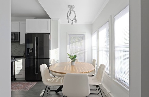 Little Ferry Apartment | 20 min to NYC/Newly Renovated/Private Driveway