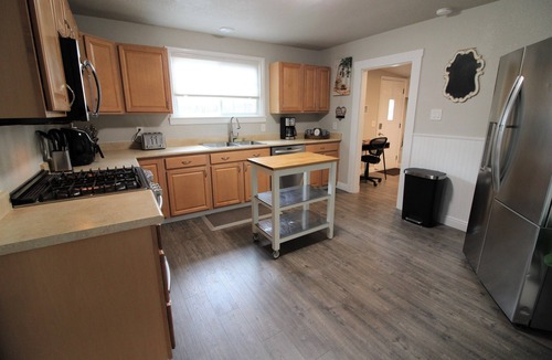 Arvada House | 20 min to RedRocks, 15 min to downtown, 420ok, Free RV parking, Private, dogs ok