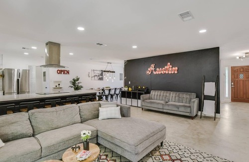 Round Rock House | 20-min Uber to ATXn10-min to Kalahari and Sports Parksn10-min walk to Downtown