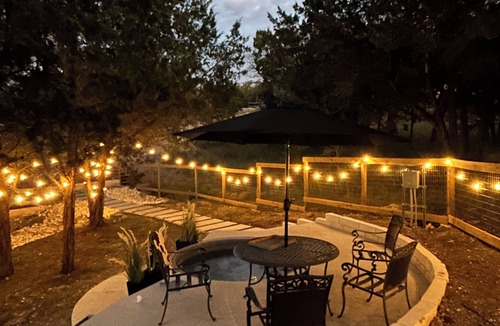Austin House | 20 mins to downtown/Cowboy Pool/Hot Tub/Patio/Sleeps 12