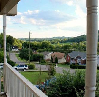 Millersville House | 20 mins to Nashville, fenced yard included