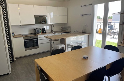 Aimargues Apartment | 20 mn from Nimes, the sea and Montpellier All shops within 500 m