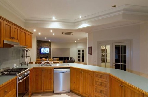 Bright Apartment | 20 Mountbatten Avenue