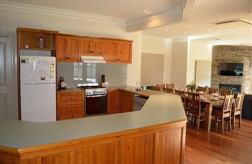 Bright Apartment | 20 Mountbatten Avenue