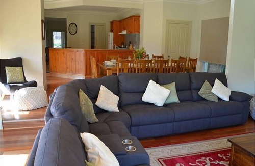 Bright Apartment | 20 Mountbatten Avenue