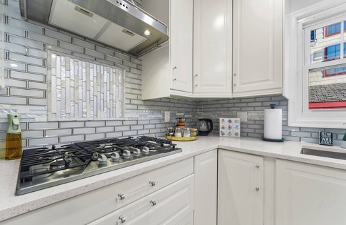 Constable Hook House | 20% Off 6br Home 3 parking spaces, Chef’s Kitchen