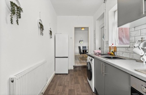 Doncaster House | 20% off! Boutique Doncaster Abode - Sleeps 6!