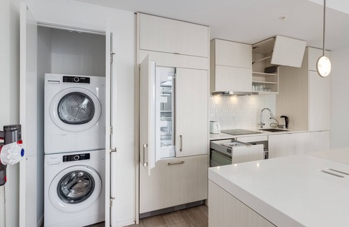 Downtown Calgary Condo | 20% Off downtown 2BDR/2BTH/amazing city view