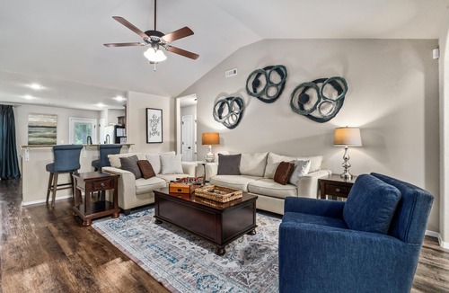 Lowell House | 20% OFF Feb: Near I-49 & XNA