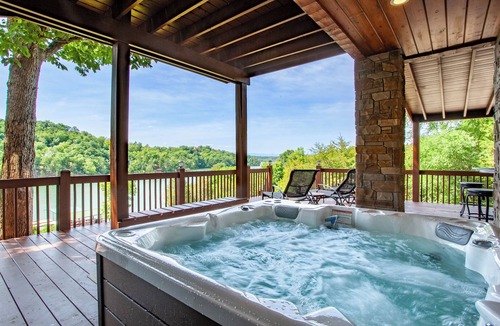 Dandridge Cabin | 20% OFF Lakefront Lodge, Luxury, Dock, Hot Tub, Game Room, Fire Pit