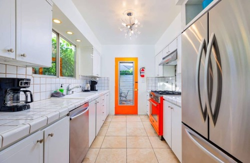 Uptown Design District Apartment | 20% Off May 14-17! Amazing Reviews W/Pool, Hot Tub