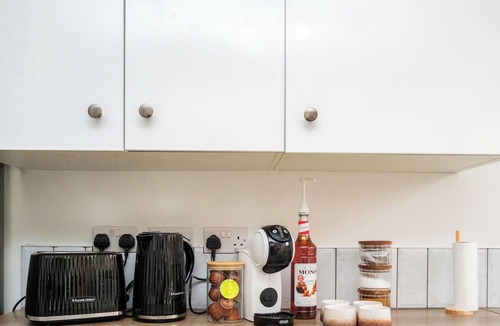 Bilston House | 20%OFF - Modern 3BR Contractor Stay - Parking