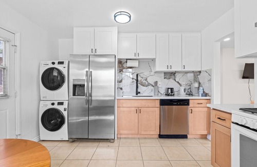 Tustin House | 20% OFF Monthly/Private Suite/Free Parking