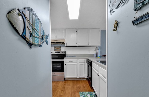 Garden City Condo | *20% Off New Stays Through May*