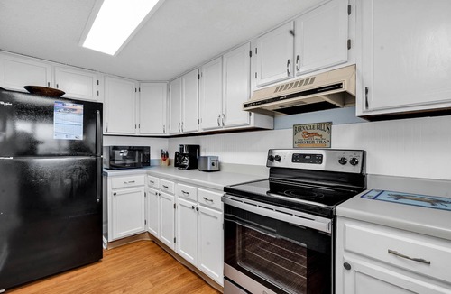 Garden City Condo | *20% Off New Stays Through May*