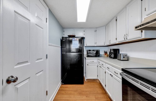 Garden City Condo | *20% Off New Stays Through May*