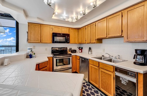 Garden City Condo | *20% Off New Stays Through May*