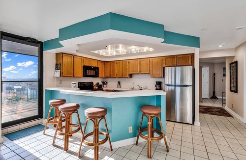 Garden City Condo | *20% Off New Stays Through May*