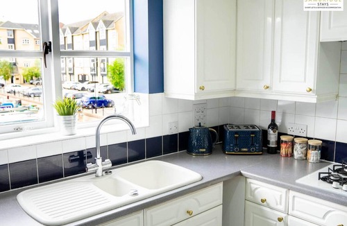 Hemel Hempstead Apartment | 20 off Weekly Stays 5 Marina View Apt