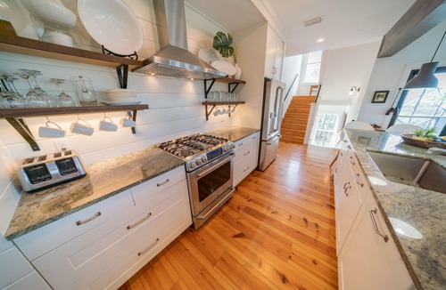 Plantation House | 20% Spring Savings! Bayfront, Handicap-Friendly, Pool & Elevator, Kayaks
