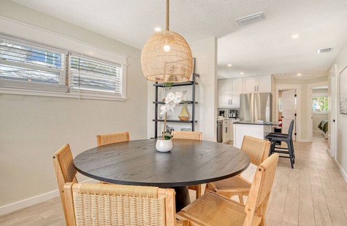 Ilexhurst House | 200 steps to the Beach | Heated pool + spa