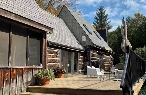 Newcastle Cabin | 200 year-old modern log cabin on 40 acres with hot tub & nearby ski hill