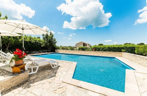Lovinac House | 2000 m² House ∙ 4 bedrooms ∙ 8 guests