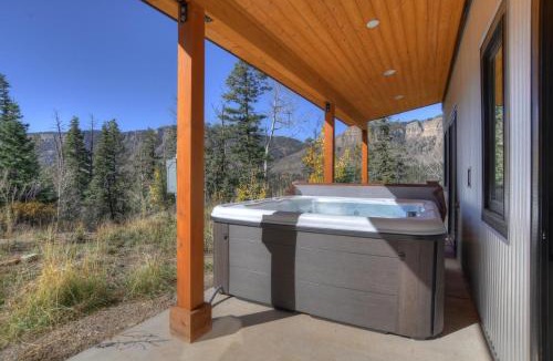 Columbine Lake House | 2001 Lake Purgatory Drive