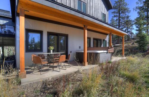 Columbine Lake House | 2001 Lake Purgatory Drive