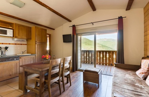 Pla d'Adet Apartment | 200m from resort center, swimming pool, sauna, hammam, balcony, parking, tv, ski locker, 24m²
