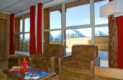 Pla d'Adet Apartment | 200m from resort center, swimming pool, sauna, hammam, balcony, parking, tv, ski locker, 24m²
