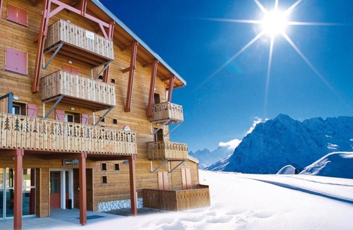 Pla d'Adet Apartment | 200m from resort center, swimming pool, sauna, hammam, balcony, parking, tv, ski locker, 24m²