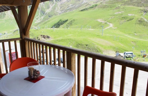 La Mongie Apartment | 200m from shops, view ski slopes, swimming pool, terrace, parking, tv, ski locker, 29m²