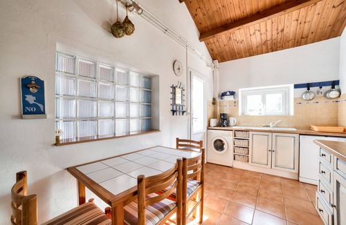 La Gueriniere House | 200m from the beach, garden, 6 adults 2 children