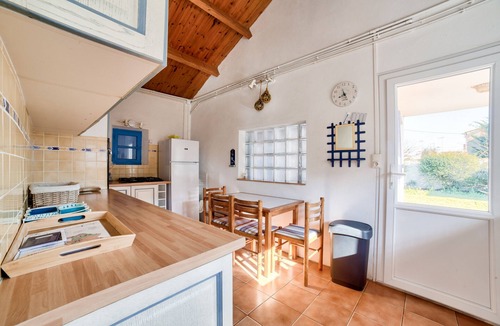 La Gueriniere House | 200m from the beach, garden, 6 adults 2 children