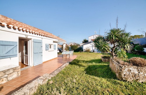 La Gueriniere House | 200m from the beach, garden, 6 adults 2 children