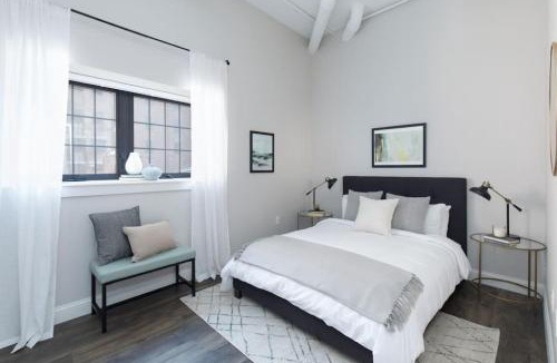 Downtown Boston Apartment | 200mbps speeds Laundry Long Stays