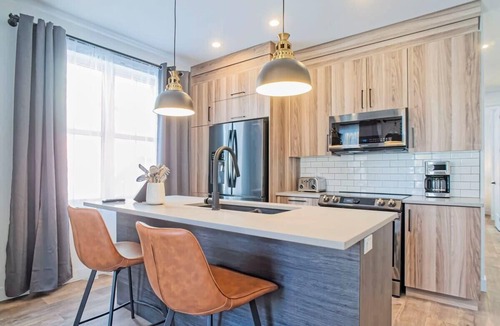 Bromont Apartment | 201 Condo au rez de chaussée , au coeur de Bromont