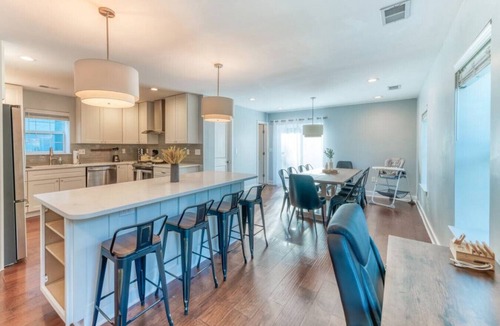 Nauck House | 2014 S Langley · NewBuild*KingBed*PrvBackyard*Park4*10mins->DC