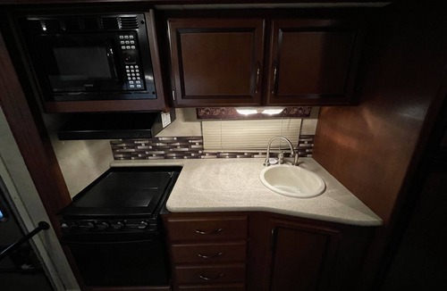 Cecil House | 2015 Thor ACE Motorhome right off Pig Trail with views of White rock.