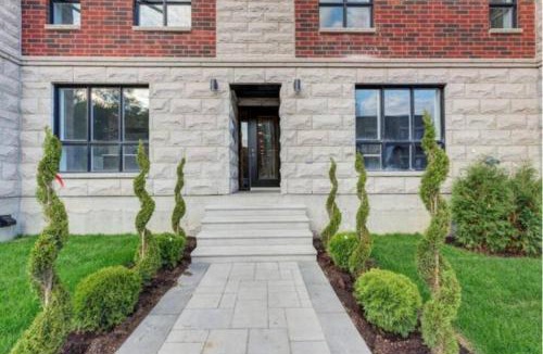 Cote-Des-Neiges—Notre-Dame-De-Grace Apartment | 202 - Modern Exquisite Suite with Gym,Parking, near DT&Airport