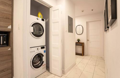 Cote-Des-Neiges—Notre-Dame-De-Grace Apartment | 202 - Modern Exquisite Suite with Gym,Parking, near DT&Airport