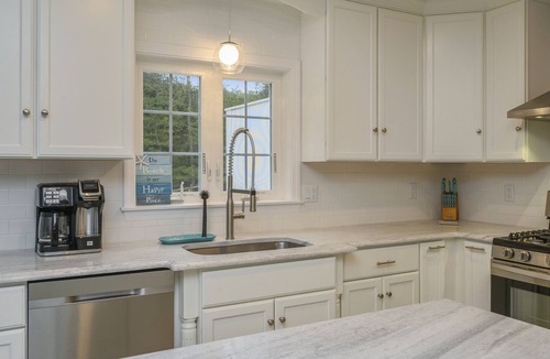 Eastham House | 2021 CONSTRUCTION 3BR 3BA. Close to Bike Trail & Beaches. Central AC, Firepit.