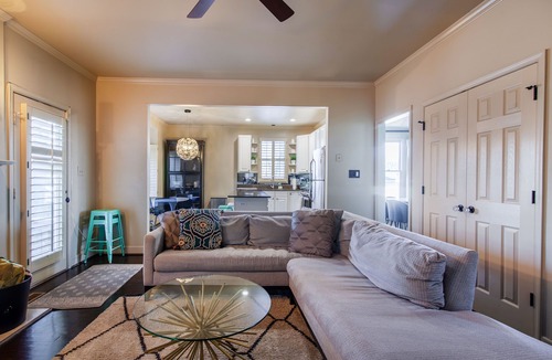 Cherrydale House | 2023 Renovation. Boho Zen + Chic North Arlington. Great Location. Safe. Quiet