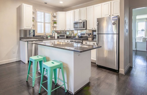 Cherrydale House | 2023 Renovation. Boho Zen + Chic North Arlington. Great Location. Safe. Quiet