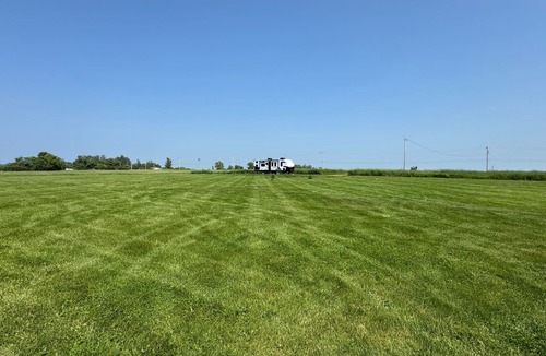Cape Vincent House | 2025 35 foot camper on 1.7 acres & walking distance to Millens Bay, Cape Vincent