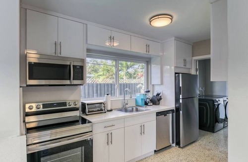 Wilton Manors Apartment | 2025-A Sunshine Manors